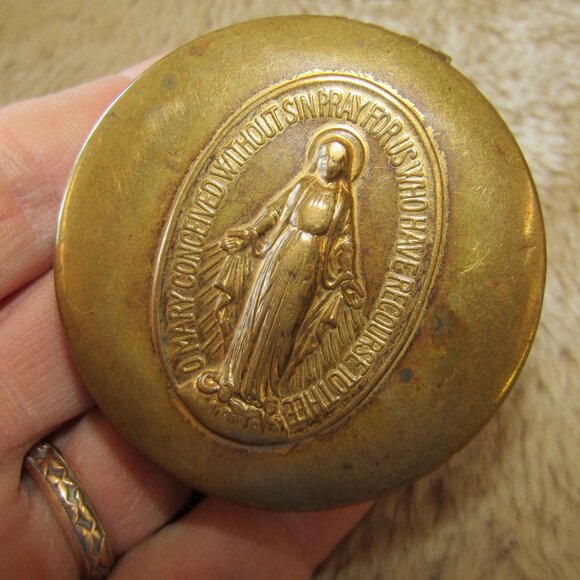 Vintage brass & faceted glass beaded rosary with storage case - Picture 6 of 8